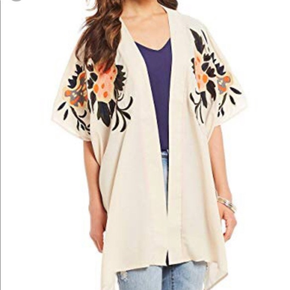 Gorgeous embroidered Kimono NWT